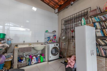 Casa à venda com 630m², 7 quartos e 2 vagas Casa à venda com 630m², 7 quartos e 2 vagasLavanderia