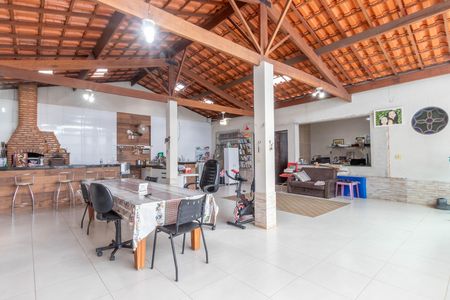 Casa à venda com 630m², 7 quartos e 2 vagas Casa à venda com 630m², 7 quartos e 2 vagasÁrea externa