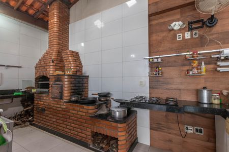 Casa à venda com 630m², 7 quartos e 2 vagas Casa à venda com 630m², 7 quartos e 2 vagasÁrea externa