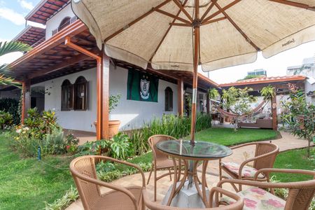 Casa à venda com 630m², 7 quartos e 2 vagas Casa à venda com 630m², 7 quartos e 2 vagasÁrea externa