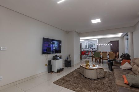 Casa à venda com 630m², 7 quartos e 2 vagas Casa à venda com 630m², 7 quartos e 2 vagasSala