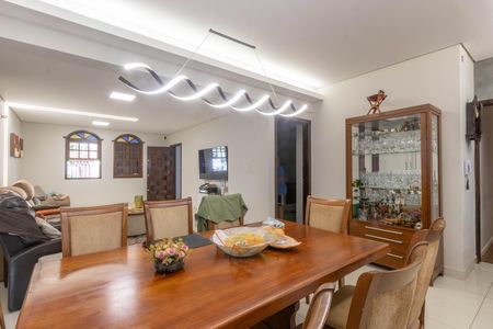 Sala de casa à venda com 7 quartos, 630m² em Ouro Preto, Belo Horizonte