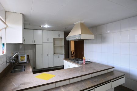 Casa para alugar com 567m², 5 quartos e 10 vagas Casa para alugar com 567m², 5 quartos e 10 vagasCozinha