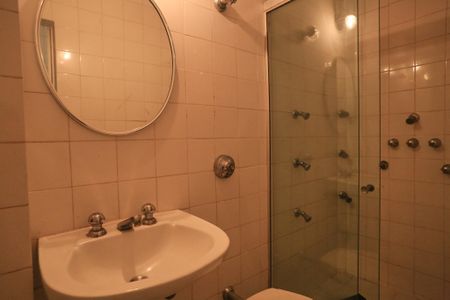 Casa para alugar com 567m², 5 quartos e 10 vagas Casa para alugar com 567m², 5 quartos e 10 vagasBanheiro