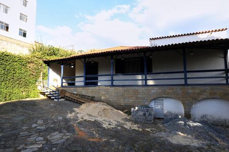 Casa para alugar com 567m², 5 quartos e 10 vagas Casa para alugar com 567m², 5 quartos e 10 vagasEntrada