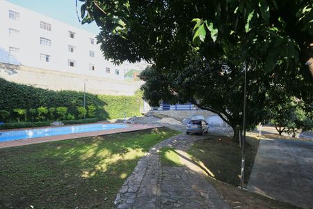 Casa para alugar com 567m², 5 quartos e 10 vagas Casa para alugar com 567m², 5 quartos e 10 vagasEntrada