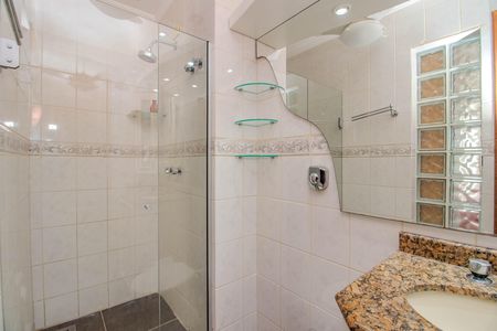 Apartamento para alugar com 185m², 3 quartos e 1 vaga Apartamento para alugar com 185m², 3 quartos e 1 vagaBanheiro da Suíte
