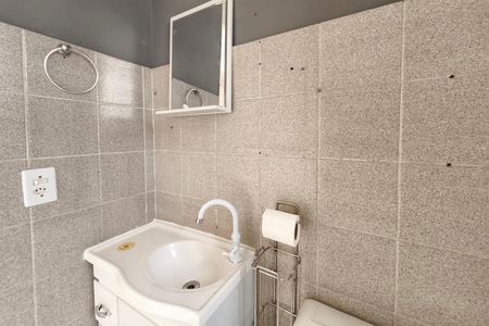 Banheiro de apartamento para alugar com 1 quarto, 57m² em Parque Residencial Vila União, Campinas