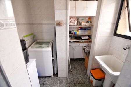 Apartamento à venda com 82m², 3 quartos e 1 vagaÁrea de Serviço