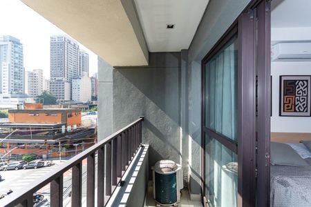 Studio para alugar com 25m², 1 quarto e sem vaga Studio para alugar com 25m², 1 quarto e sem vagaVaranda