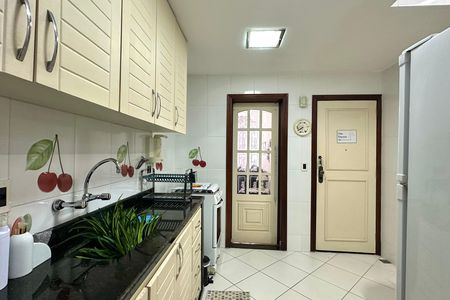 Apartamento para alugar com 110m², 3 quartos e sem vaga