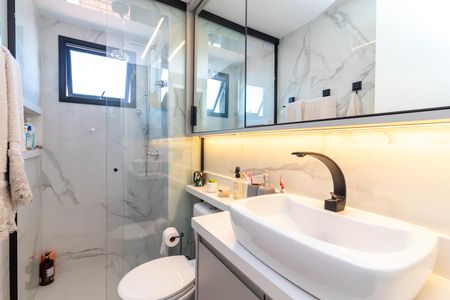 Apartamento à venda com 83m², 2 quartos e 2 vagas Apartamento à venda com 83m², 2 quartos e 2 vagasBanheiro da Suíte 1