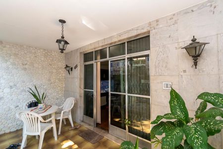 Casa à venda com 272m², 3 quartos e 1 vagaVaranda e Garagem