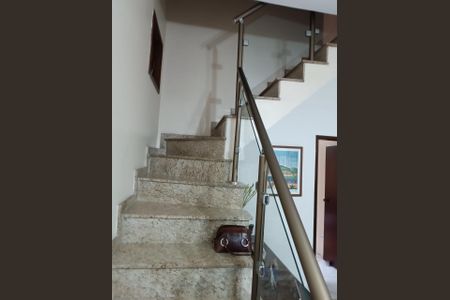 Casa à venda com 105m², 3 quartos e 2 vagas Casa à venda com 105m², 3 quartos e 2 vagasESCADA INTERNA