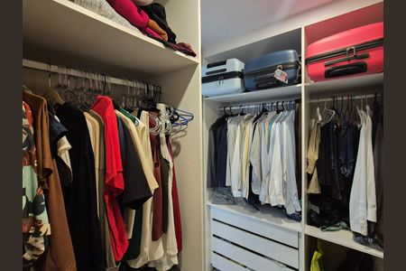 Apartamento à venda com 125m², 2 quartos e 2 vagas Apartamento à venda com 125m², 2 quartos e 2 vagasCloset da Suíte