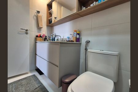 Apartamento à venda com 125m², 2 quartos e 2 vagas Apartamento à venda com 125m², 2 quartos e 2 vagasBanheiro da Suíte