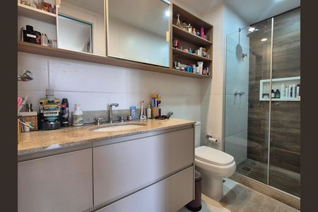 Apartamento à venda com 125m², 2 quartos e 2 vagas Apartamento à venda com 125m², 2 quartos e 2 vagasBanheiro da Suíte