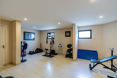 Apartamento à venda com 178m², 3 quartos e 3 vagas Apartamento à venda com 178m², 3 quartos e 3 vagasÁrea comum - Academia