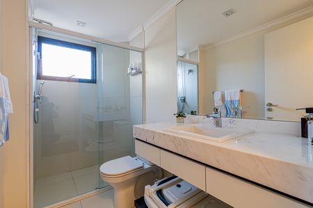 Apartamento à venda com 178m², 3 quartos e 3 vagas Apartamento à venda com 178m², 3 quartos e 3 vagasSuite 03 - Banheiro