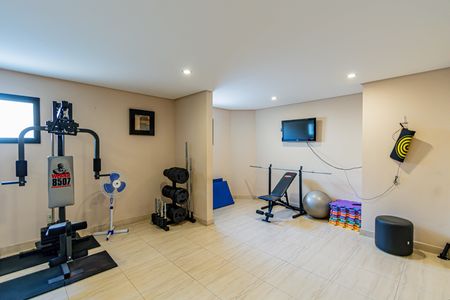 Apartamento à venda com 178m², 3 quartos e 3 vagas Apartamento à venda com 178m², 3 quartos e 3 vagasÁrea comum - Academia