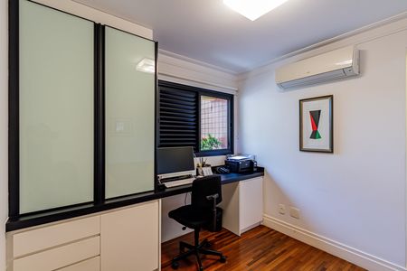 Apartamento à venda com 178m², 3 quartos e 3 vagas Apartamento à venda com 178m², 3 quartos e 3 vagasSuite 02