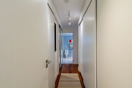 Apartamento à venda com 178m², 3 quartos e 3 vagas Apartamento à venda com 178m², 3 quartos e 3 vagasSuite 01 - Closet