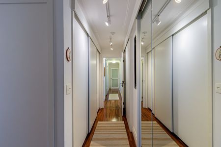 Apartamento à venda com 178m², 3 quartos e 3 vagas Apartamento à venda com 178m², 3 quartos e 3 vagasSuite 01 - Closet