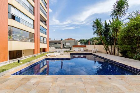 Apartamento à venda com 178m², 3 quartos e 3 vagas Apartamento à venda com 178m², 3 quartos e 3 vagasÁrea comum - Piscina