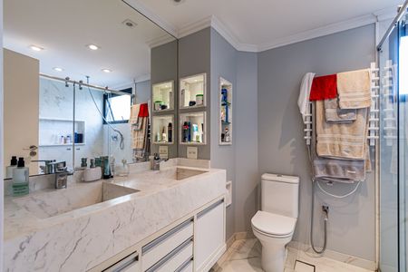 Apartamento à venda com 178m², 3 quartos e 3 vagas Apartamento à venda com 178m², 3 quartos e 3 vagasSuite 01 - Banheiro