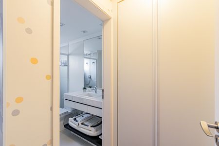 Apartamento à venda com 178m², 3 quartos e 3 vagas Apartamento à venda com 178m², 3 quartos e 3 vagasSuite 03 - Banheiro