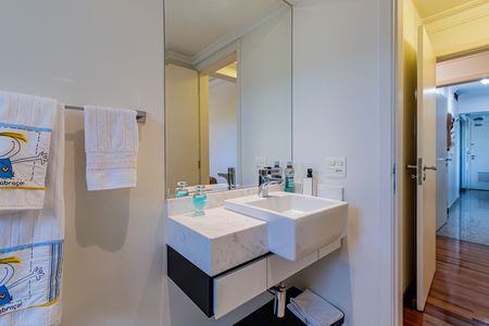 Apartamento à venda com 178m², 3 quartos e 3 vagas Apartamento à venda com 178m², 3 quartos e 3 vagasSuite 02 - Banheiro