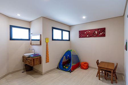 Apartamento à venda com 178m², 3 quartos e 3 vagas Apartamento à venda com 178m², 3 quartos e 3 vagasÁrea comum - Brinquedoteca