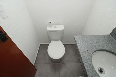Banheiro de kitnet/studio para alugar com 1 quarto, 35m² em Vila Dom Pedro I, São Paulo