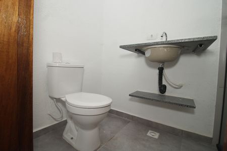 Banheiro de kitnet/studio para alugar com 1 quarto, 35m² em Vila Dom Pedro I, São Paulo