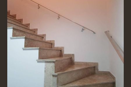 Casa à venda com 3 quartos, 180m² em Vila Tiradentes, São Paulo
