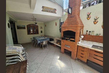 Casa à venda com 3 quartos, 150m² em Jardim Rizzo, São Paulo