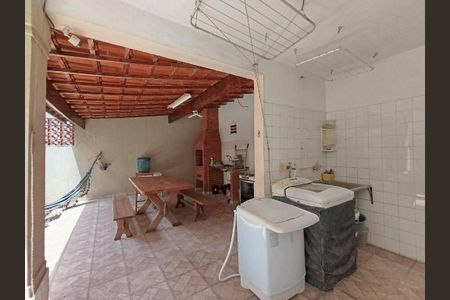 Casa à venda com 215m², 3 quartos e 4 vagas
