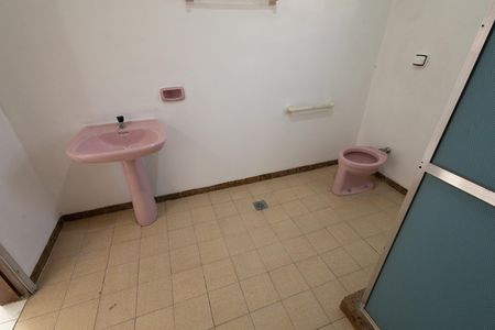 Casa para alugar com 187m², 2 quartos e 3 vagas Casa para alugar com 187m², 2 quartos e 3 vagasBanheiro social