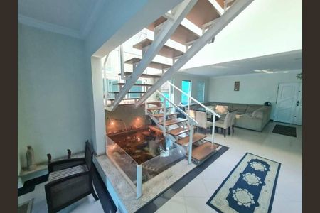 Casa à venda com 384m², 5 quartos e 6 vagas