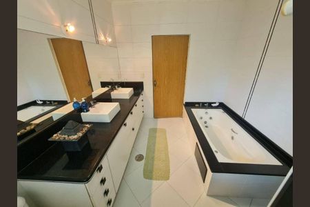 Casa à venda com 384m², 5 quartos e 6 vagas