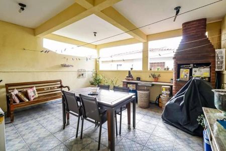 Casa à venda com 198m², 3 quartos e 2 vagas