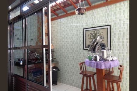 QUINTAL de casa à venda com 3 quartos, 132m² em Jaguaribe, Osasco
