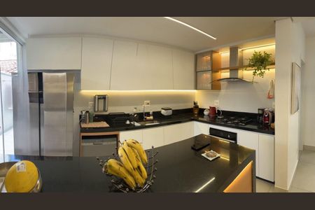 Apartamento para alugar com 120m², 3 quartos e 3 vagas Apartamento para alugar com 120m², 3 quartos e 3 vagasCozinha