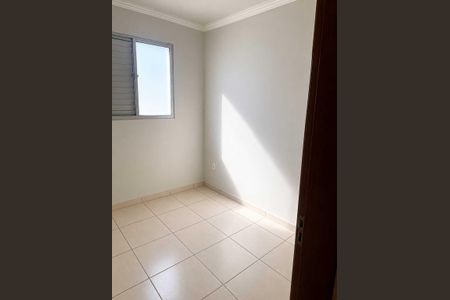 Quarto de apartamento para alugar com 2 quartos, 48m² em Chácaras Panorama, Uberlândia