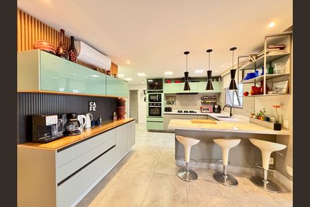 Apartamento à venda com 149m², 3 quartos e 2 vagas Apartamento à venda com 149m², 3 quartos e 2 vagasCozinha
