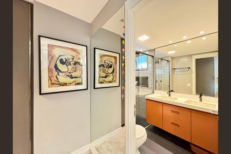 Apartamento à venda com 149m², 3 quartos e 2 vagas Apartamento à venda com 149m², 3 quartos e 2 vagasSuite Banheiro