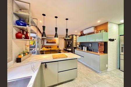 Apartamento à venda com 149m², 3 quartos e 2 vagas Apartamento à venda com 149m², 3 quartos e 2 vagasCozinha