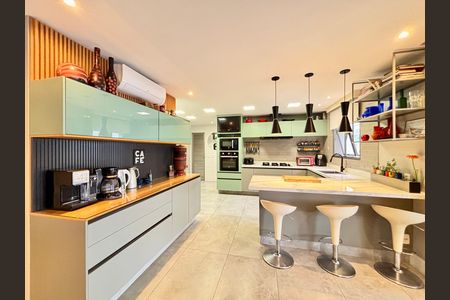 Apartamento à venda com 149m², 3 quartos e 2 vagas Apartamento à venda com 149m², 3 quartos e 2 vagasCozinha