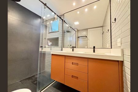 Apartamento à venda com 149m², 3 quartos e 2 vagas Apartamento à venda com 149m², 3 quartos e 2 vagasSuite Banheiro