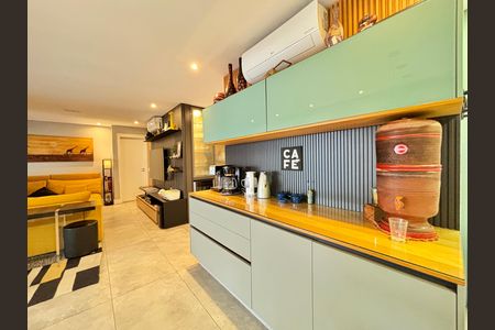 Apartamento à venda com 149m², 3 quartos e 2 vagas Apartamento à venda com 149m², 3 quartos e 2 vagasCozinha